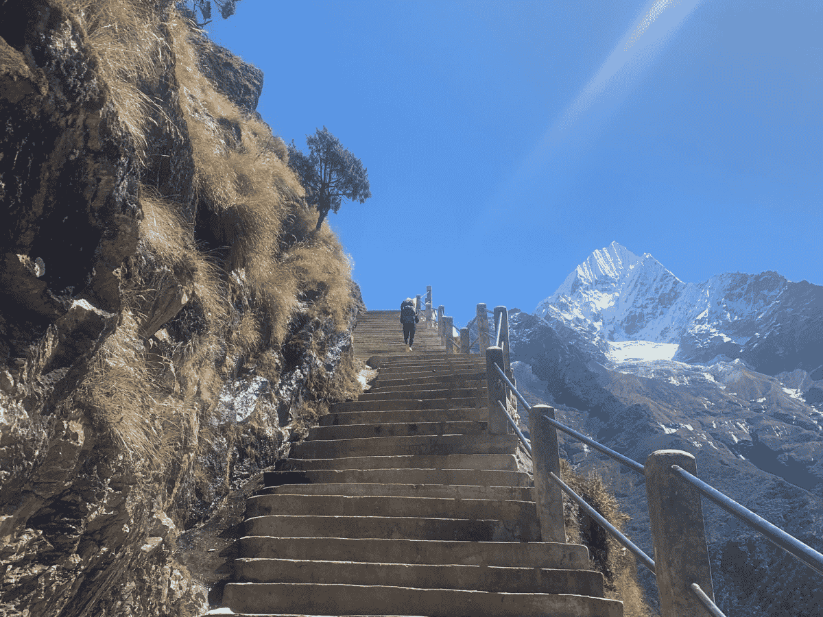 namche-to-dole-stone-staircase