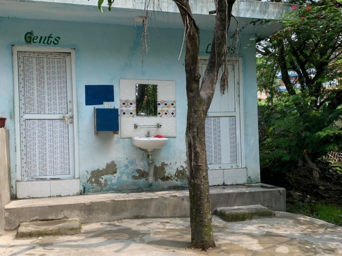 toilet-during-seti-river-gorge-trip