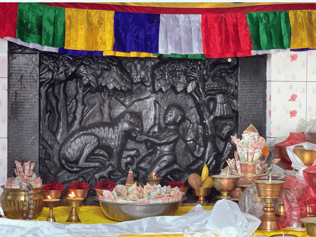 Figure showing prince feeding his body to hungry tigress