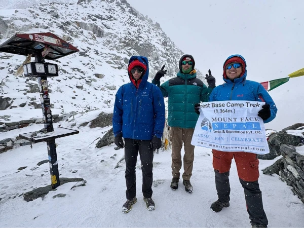 Everest Three Pass Trekking Chola Top