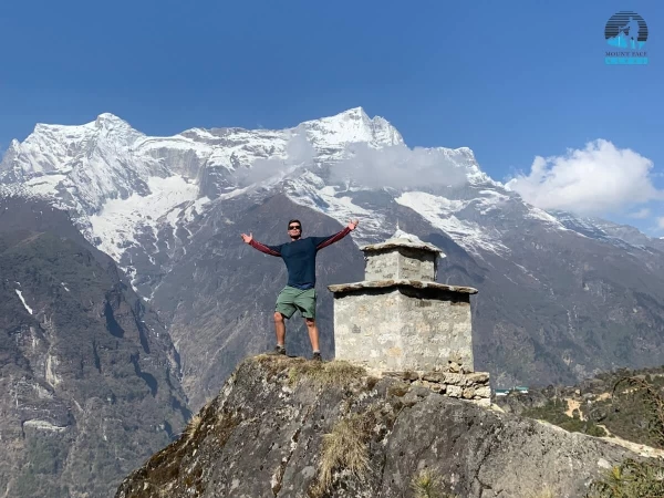 Mt Kongde In Background